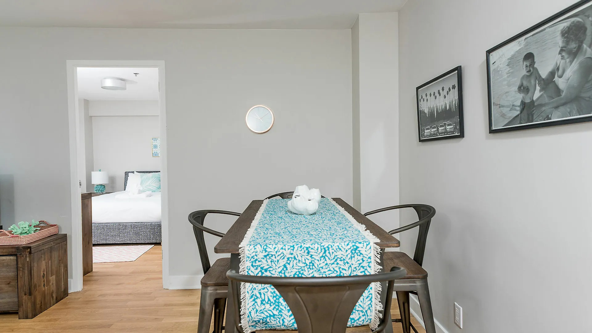 Апартаменты Chic 1Br In Milton Park By Sonder Монреаль 0*,  Канада